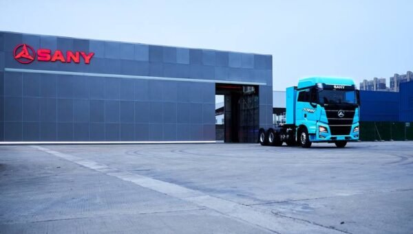 Electric Semi-trailer Tractor